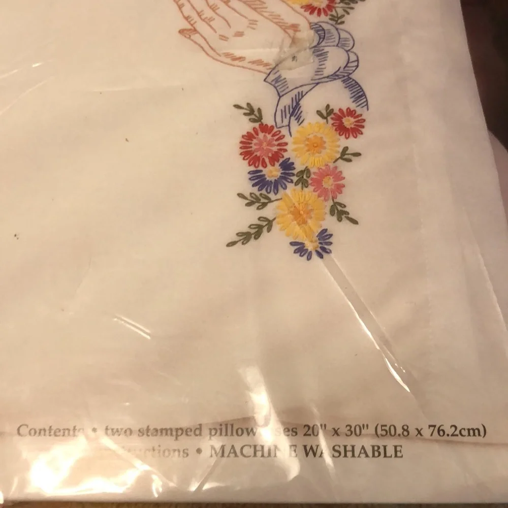 BUCILLA PRAYING HANDS PILLOWCASE PAIR 64974 STAMPED EMBROIDERY 20